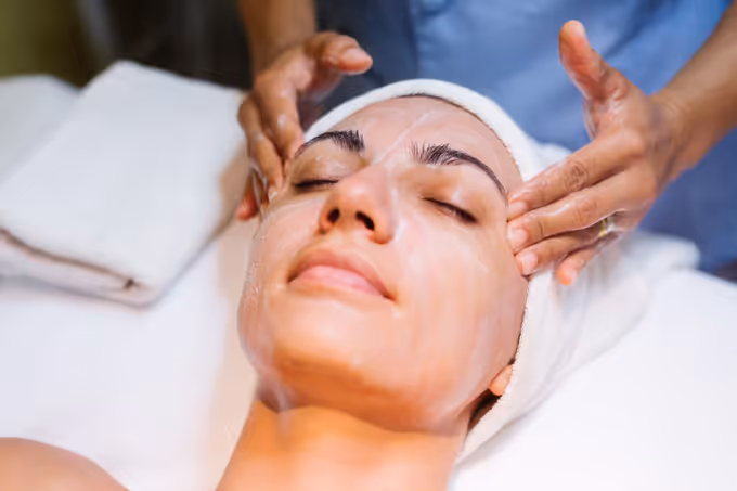 Cuidados Después de un Peeling Químico: Guía Completa para una Recuperación Segura